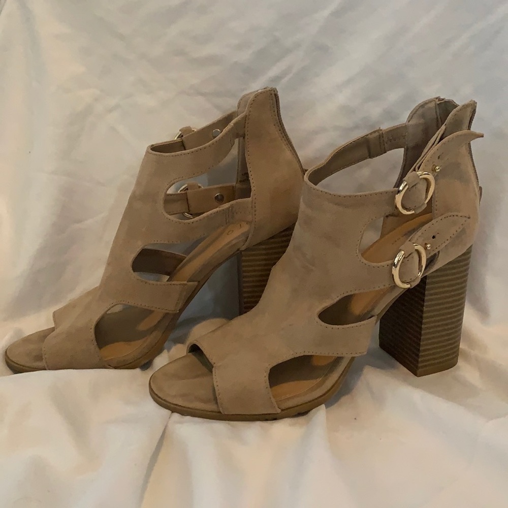 Apt 9 tan heels, like new, size 7